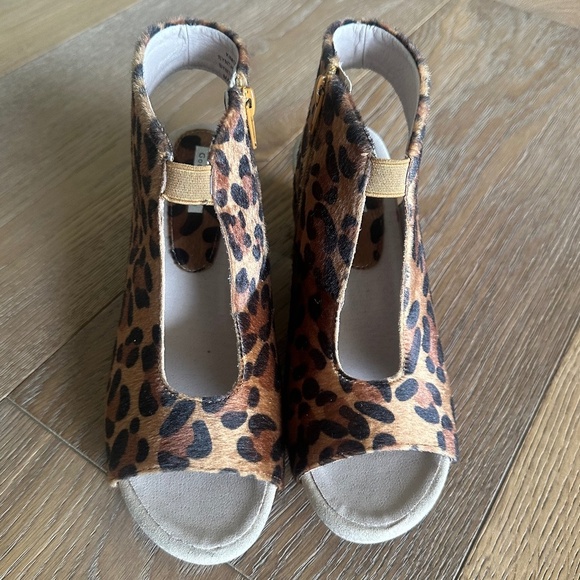 GOOD CHOICE KIMORA ANIMAL PRINT BLOCK HEELS - Picture 3 of 13